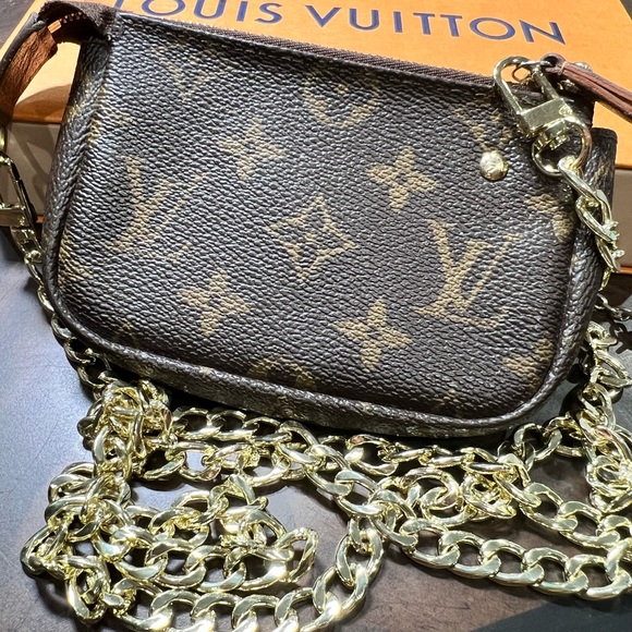 Louis Vuitton Limited Edition Trunks & Bags Mini Pochette / Key Cles/Card Holder - Picture 6 of 10